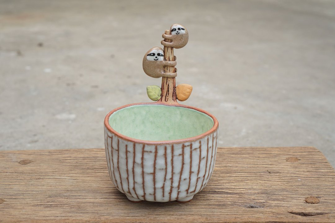 Sloth plant pot , handmade ceramic. - 花瓶/陶器 - 陶 多色