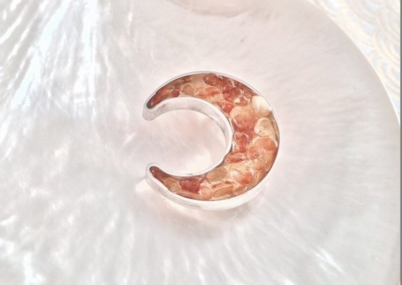 Baltic amber ◇ crescent ◇ SV brooch - 胸针 - 宝石 