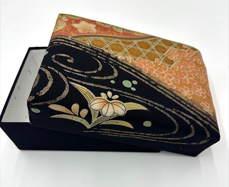 TAKARABAKO——用日本和服布料覆盖的储物盒。日本制造。体验日本 - 收纳用品 - 丝．绢 黑色
