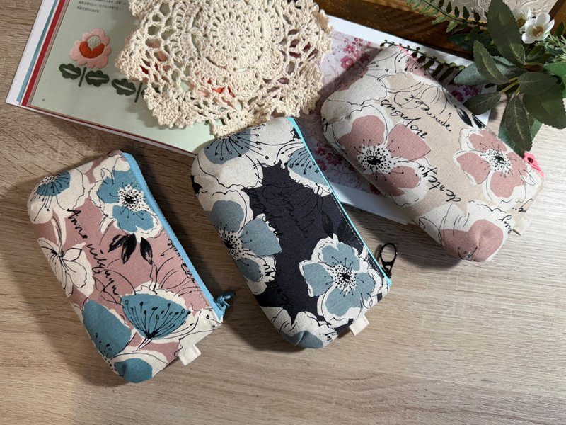 【现货】花语慢写/手作布艺拉链小物包系列 3色 - 化妆包/杂物包 - 棉．麻 