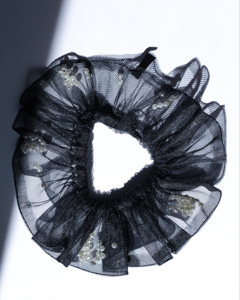 SARTO..轻配件系列/透明纱珠饰发圈・黑 - 发饰 - 其他材质 黑色