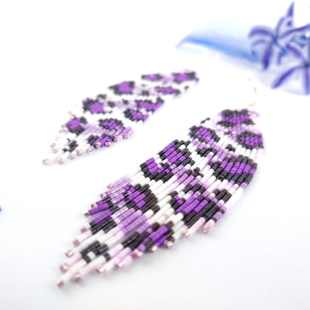 Leopard beaded earring Violet Purple Leopard print Animal print earrings - 耳环/耳夹 - 其他材质 紫色