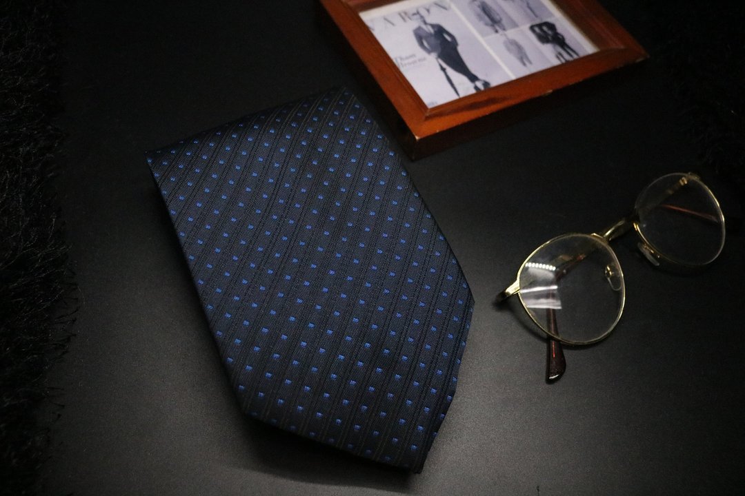 黑色蓝波点真丝领带/绅士正装necktie - 领带/领带夹 - 丝．绢 黑色
