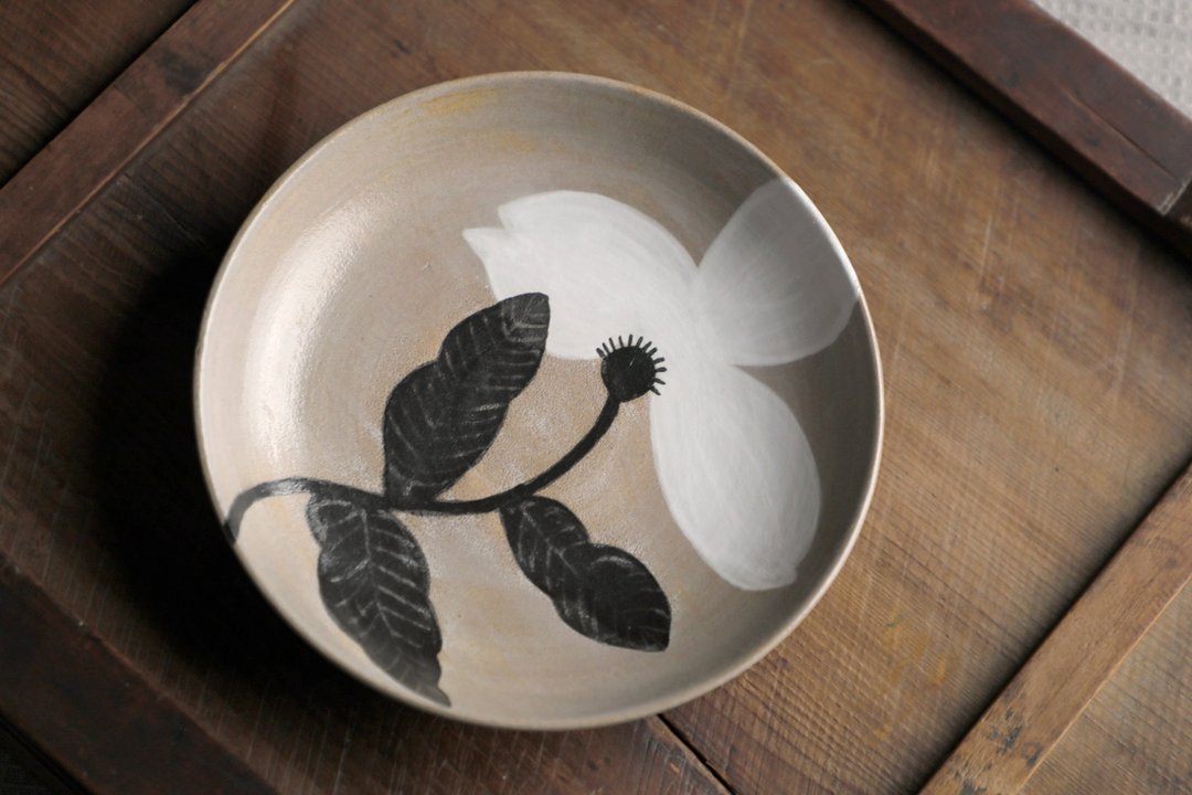 春郎陶-百合花卉圆盘 17 cm - 盘子/餐盘/盘架 - 陶 