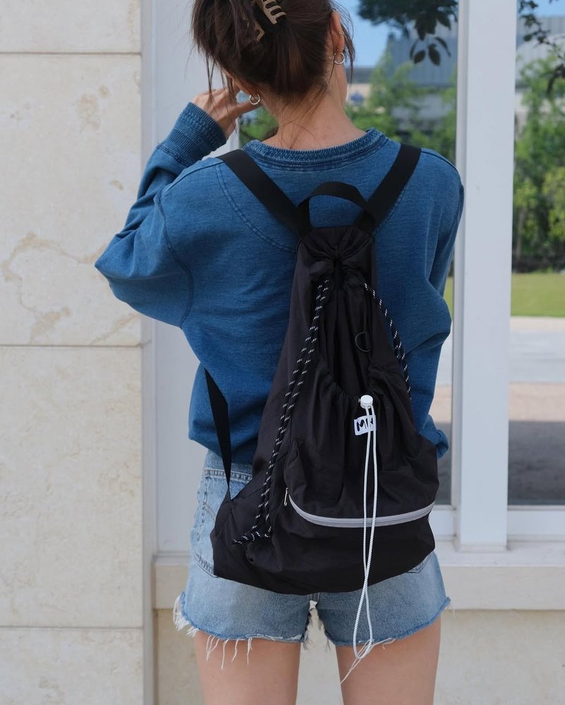 韩国品牌 MINMIN 三个口袋轻巧随身后背包 - 黑色 - 后背包/双肩包 - 尼龙 黑色