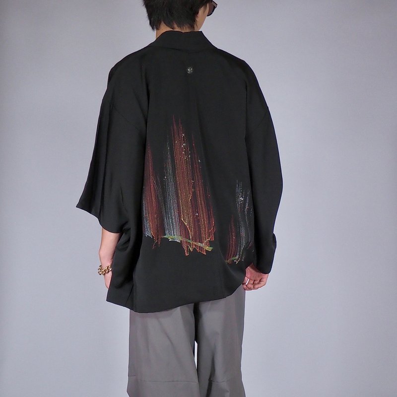 【日本制造】日本复古羽织抽象梅花刺绣、和服羽织、街头服饰 - 男装外套 - 丝．绢 黑色