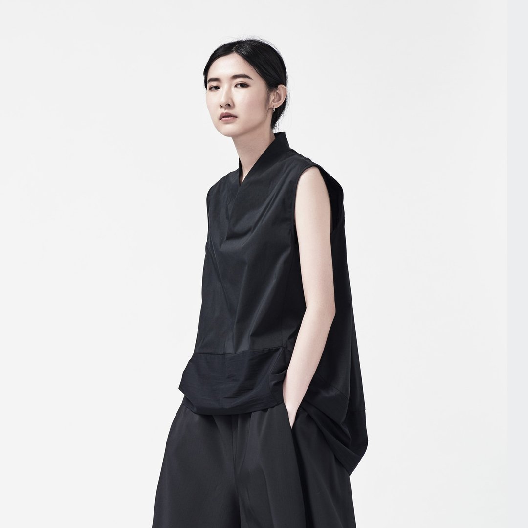 TRAN - Y领几何背心 - 女装上衣 - 其他材质 黑色