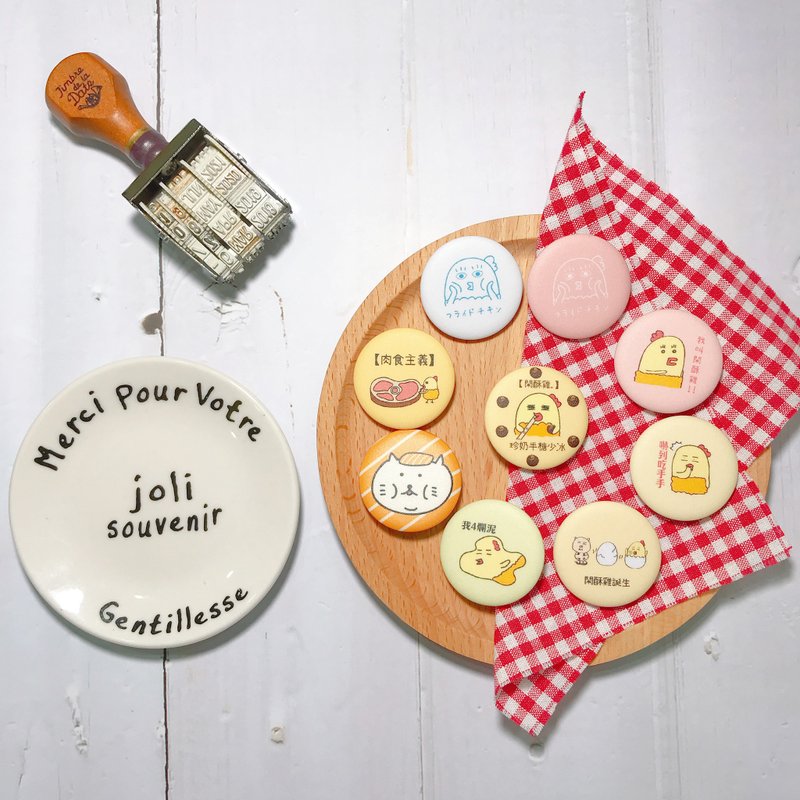 超疗愈 可爱又搞怪 32mm 质感雾面 胸章 别针  - 胸针 - 塑料 橘色