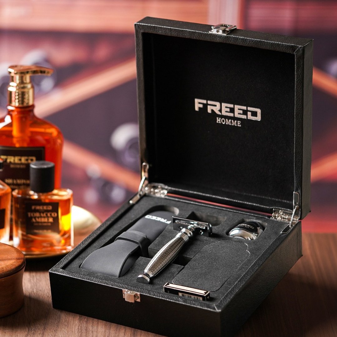 【FREED】尊爵四件组双刃刮胡刀礼盒 - 蚀刻手雷 定制化刻字 男友 - 男性清洁护肤品 - 其他金属 银色