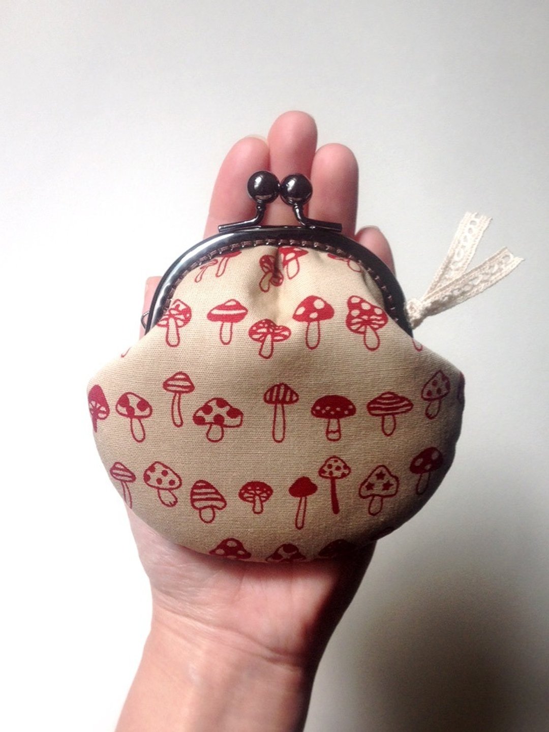 hm2。红红菇 贝壳。口金包 - 零钱包 - 棉 红色
