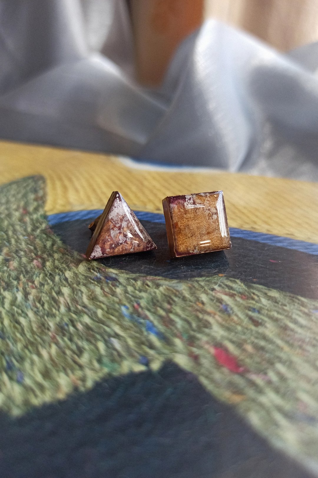 【孤品限定】撒金古典色耳环 - 三角与方 - 耳环/耳夹 - 树脂 金色