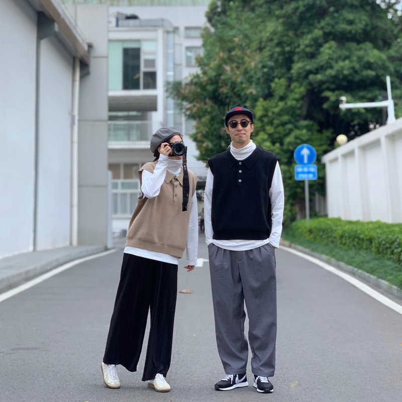 秋冬疊穿單品 男女同款 POLO领针织落肩款马甲背心 日系配搭宽松 - 男装背心 - 棉．麻 卡其色