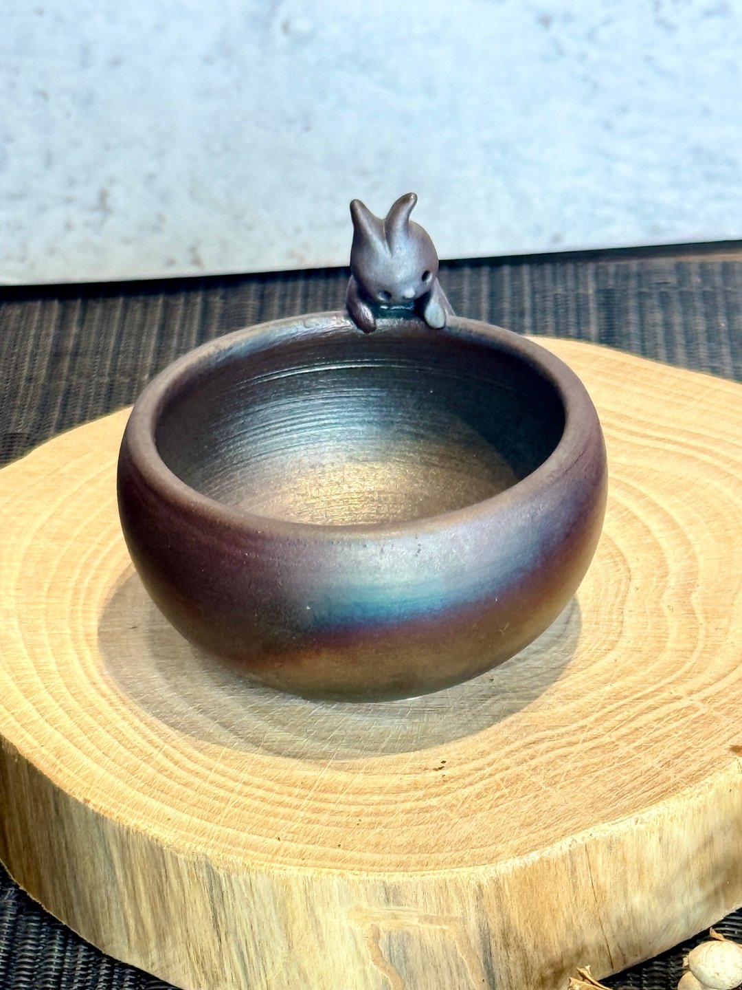 礼品/ 柴烧小兔钱币茶杯/手捏兔/无上釉/独一无二/招财/醒酒 - 茶具/茶杯 - 陶 