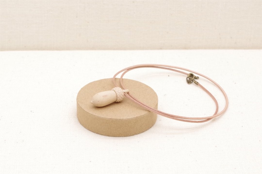 no.043 - Wood carving acorn pendant (B-13) - 项链 - 木头 白色