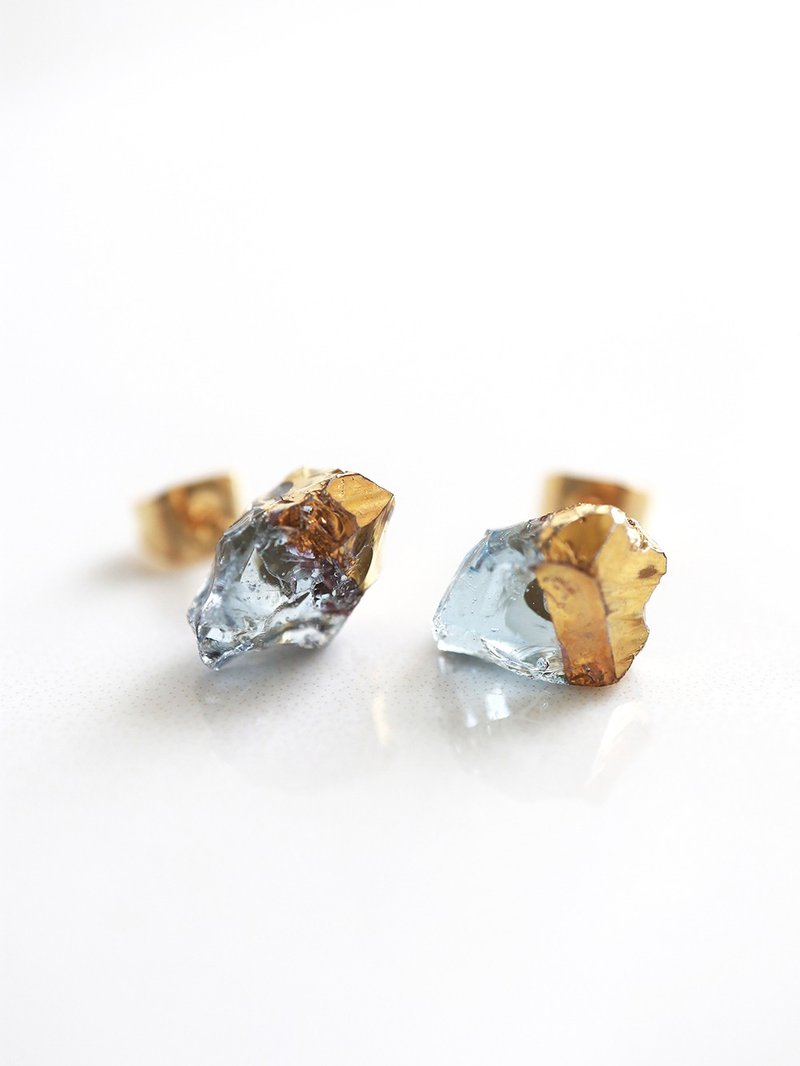 STAR STONE - SAPPHIRE + 24K GOLD 玻璃原石耳环 - 耳环/耳夹 - 玻璃 蓝色