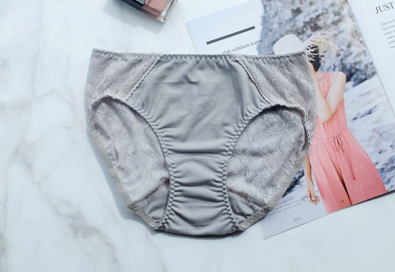 【手工内着】舒晴・有机棉・蕾丝拼接・中腰三角裤・台湾制 - 女士内衣裤 - 棉．麻 蓝色