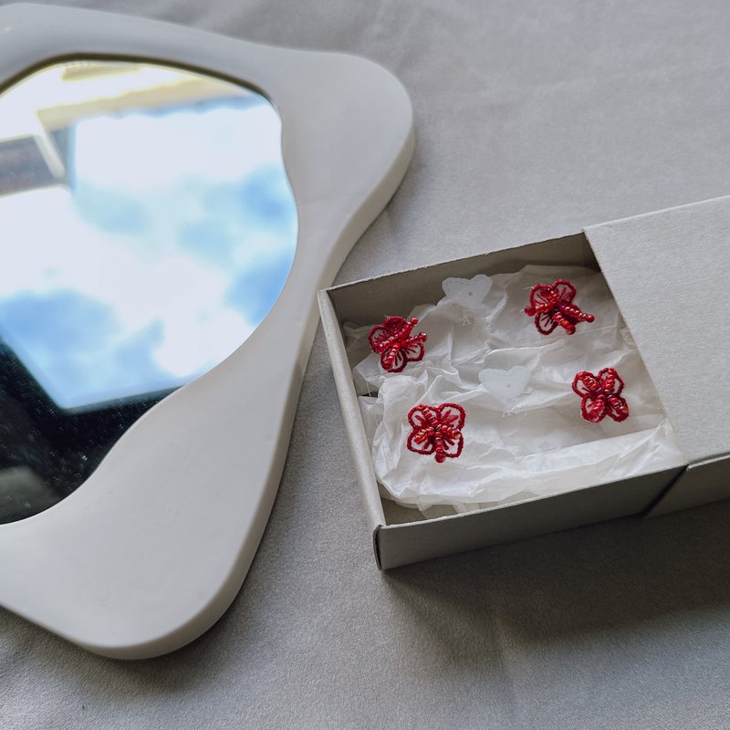 刺绣小花耳环(可改耳夹) - 红色 - 耳环/耳夹 - 绣线 红色