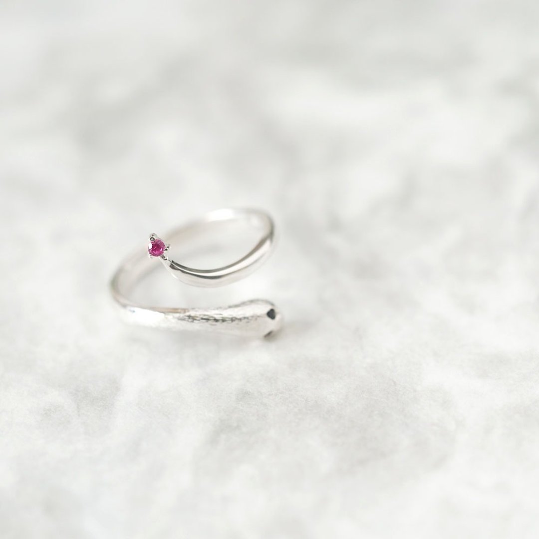 Ruby Snake Ring Silver 925 - 戒指 - 其他金属 银色
