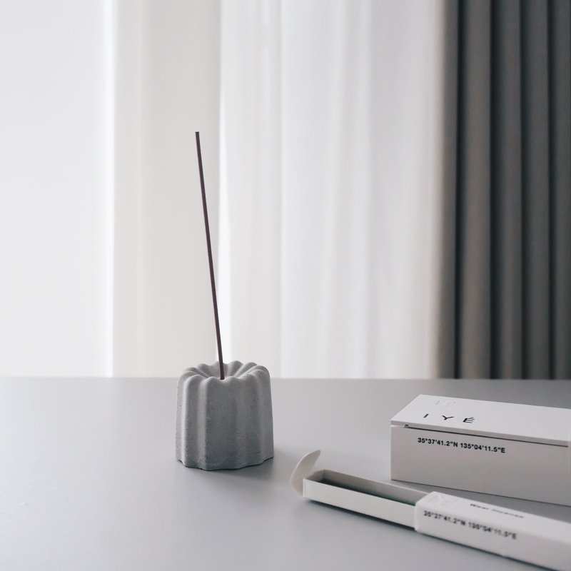 CANELÉ 法式可丽露 | 水泥甜点黄铜线香座・扩香石・摆饰 - 香薰/精油/线香 - 水泥 灰色