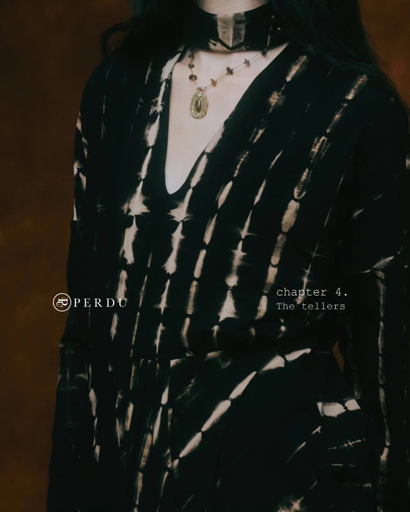 伊邪那美斑纹罗马低胸洋装 - 洋装/连衣裙 - 棉．麻 黑色