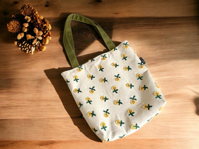 手作刺绣单肩包。野菊花 - 手提包/手提袋 - 棉．麻 白色