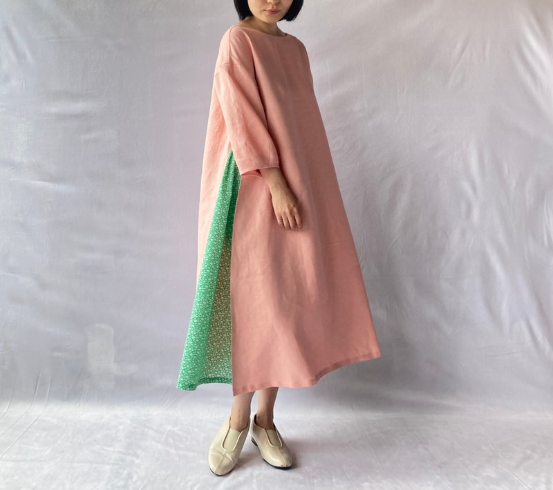 linen combination dress　salmonpink/smallflower(american antique fabric) - 洋装/连衣裙 - 棉．麻 粉红色