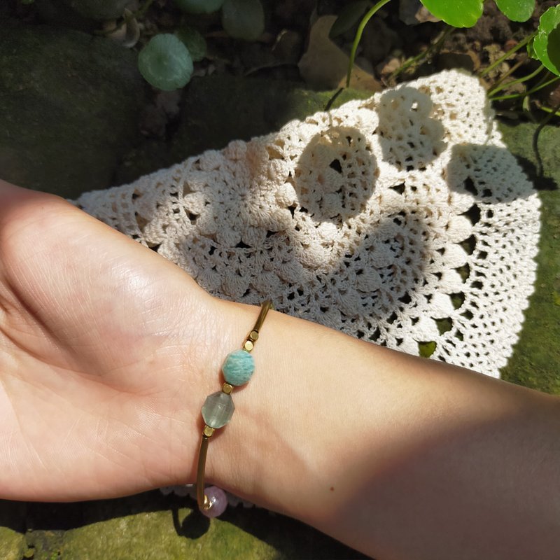 【童趣】 天河石水晶手环/橄榄绿/日本蚕丝线/好穿戴/多角切割 - 手链/手环 - 水晶 多色