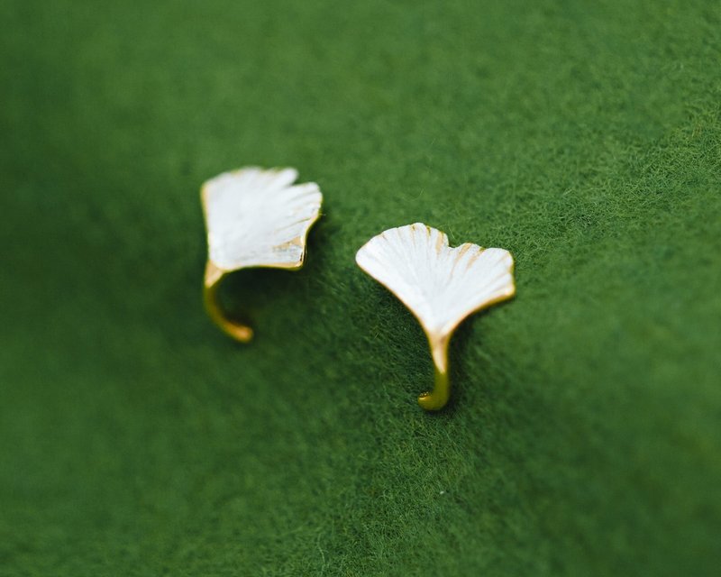 Gingko single clip-on earrings - Made in Japan - Gingko leaf - Gingko jewelry - 耳环/耳夹 - 其他金属 金色
