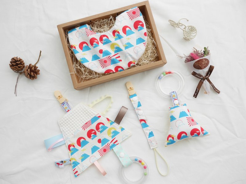 弥月礼盒│六层纱口水巾 安抚巾 奶嘴链 手摇铃:::富士山 - 满月礼盒 - 棉．麻 白色