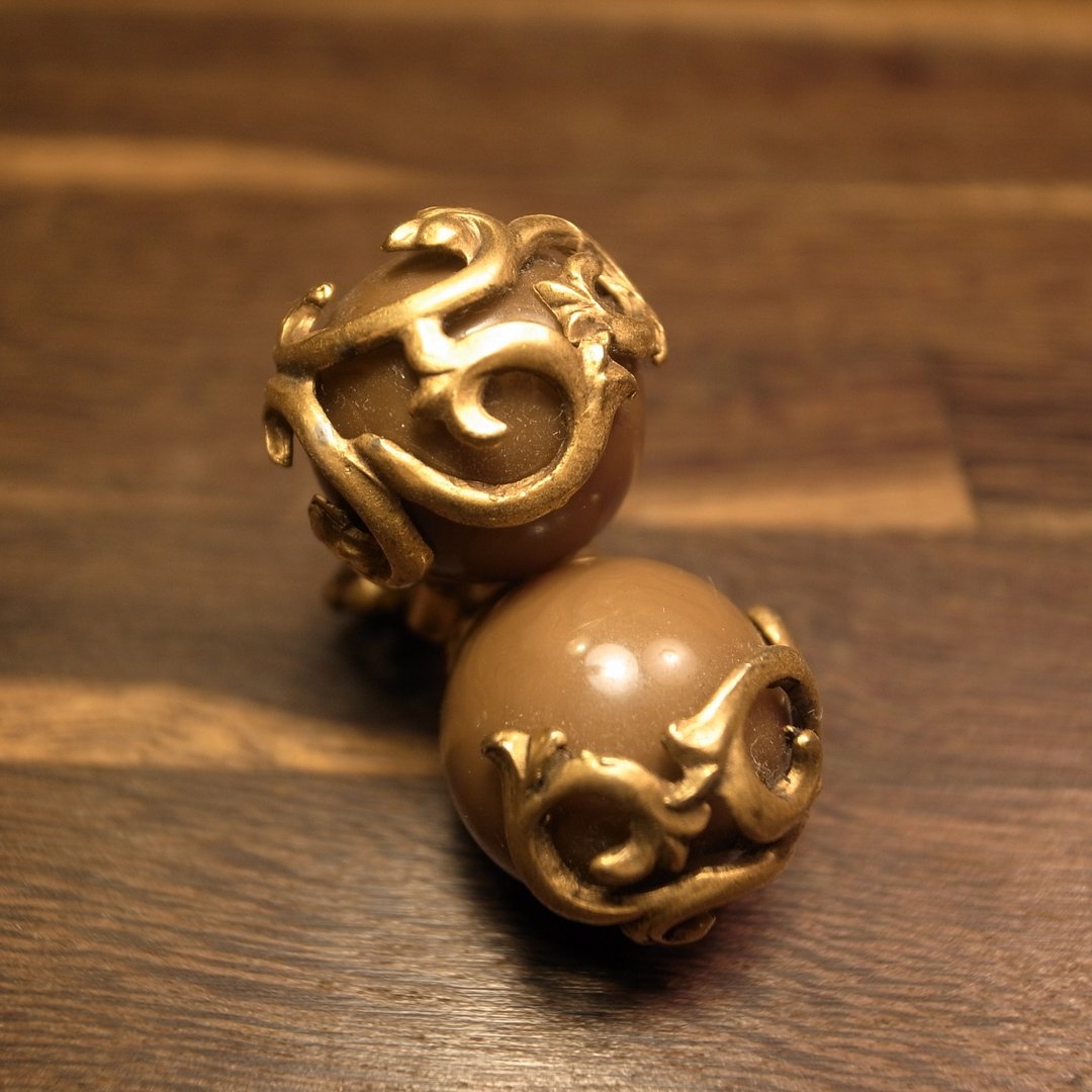 老骨头 雕花球体复古夹式耳环  VINTAGE - 耳环/耳夹 - 其他金属 咖啡色