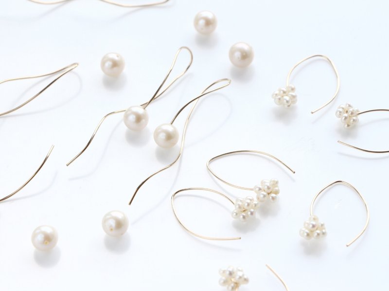 14kgf-Goody bag-nuance curve and minimalist marquis pearl pierced earrings - 耳环/耳夹 - 宝石 白色
