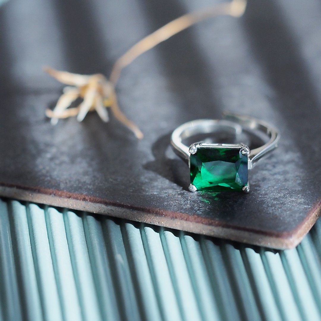 free size) Large emerald ring Silver 925 - 戒指 - 其他金属 绿色