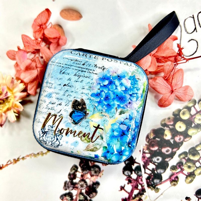 【手工制作】蓝色小花 – AirPods / Pro 耳机壳 小型收纳盒 - 耳机收纳 - 其他金属 蓝色