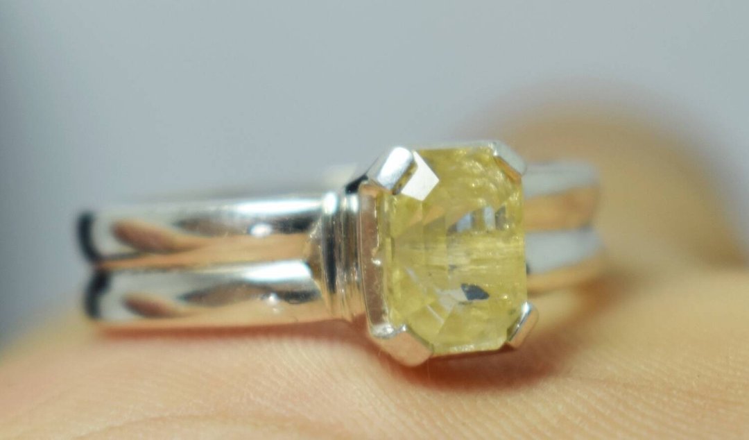 Sapphire Ring Unheated Untreated Stone Ring Natural Ceylon Sapphire Mens Ring - 戒指 - 宝石 黄色