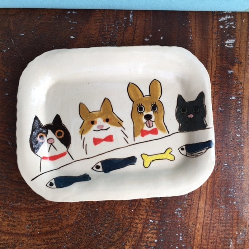 Corgi in a square dish cat - 花瓶/陶器 - 陶 多色