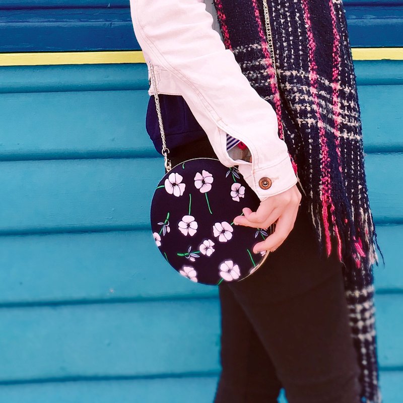 一枝花纯棉小圆包 - 可手拿/ 斜背两用 - 侧背包/斜挎包 - 棉．麻 蓝色
