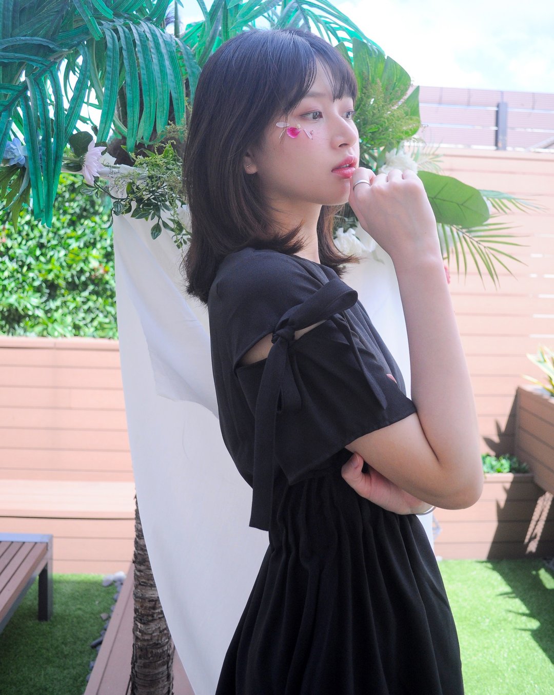 蝴蝶结袖立体束腰 little black dress - 洋装/连衣裙 - 聚酯纤维 黑色