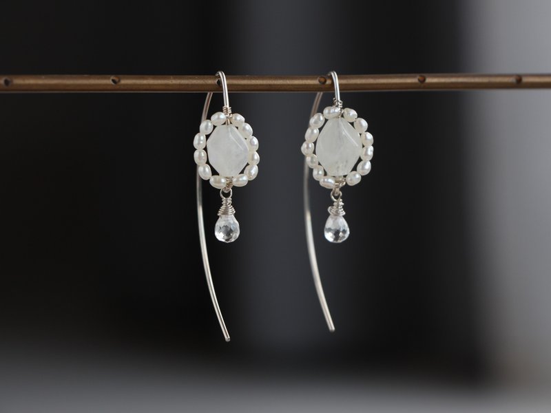 SV935(Argentium)- 彩虹月光石 经典款耳环 - 耳环/耳夹 - 宝石 白色