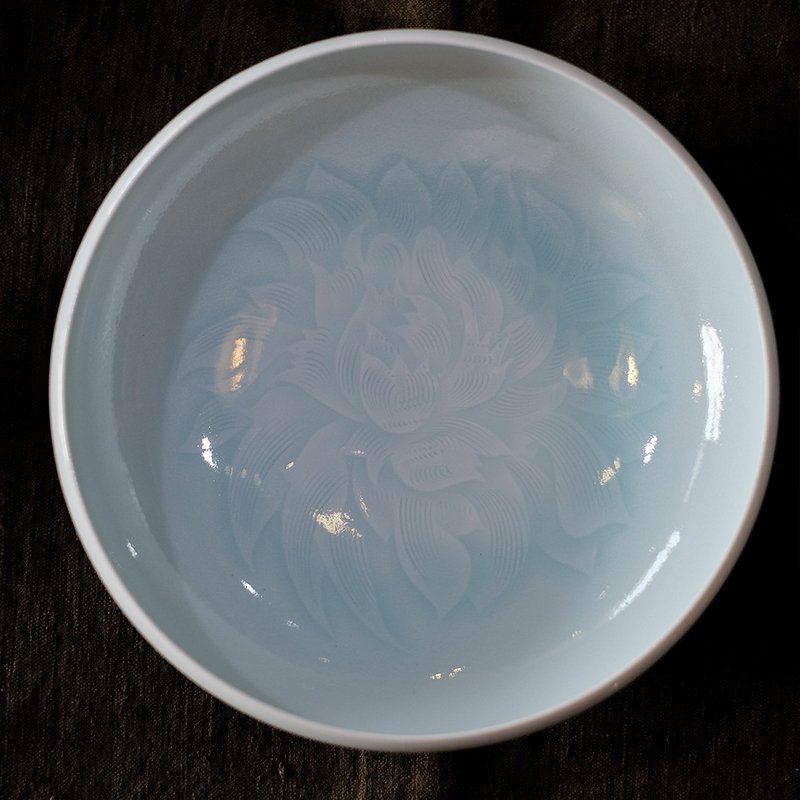 【日本古美术】牡丹花纹刻青瓷茶船 蓄水盘 冢本快示 快山窑 - 茶具/茶杯 - 瓷 