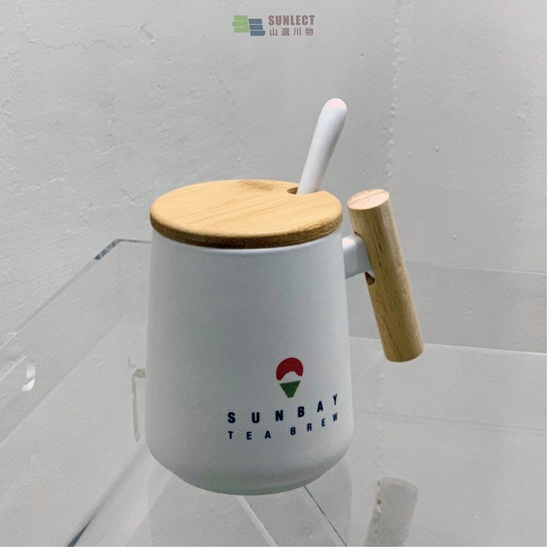 山焙 480ml 木把陶瓷马克杯 含盖及搅拌匙 - 其他杯子 - 陶 白色