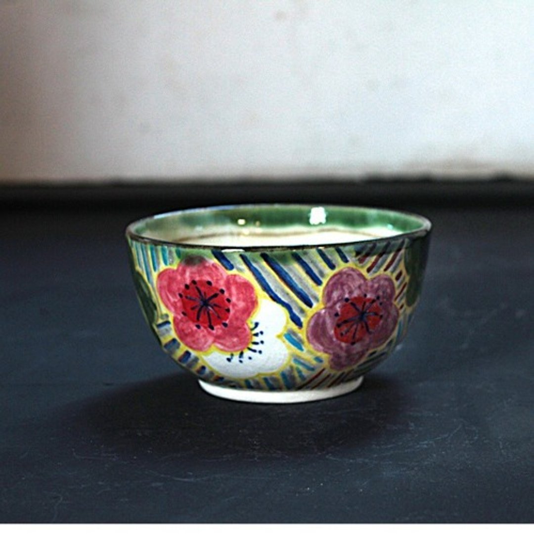 Matcha bowl with plum blossoms and waves (small) - 碗 - 陶 