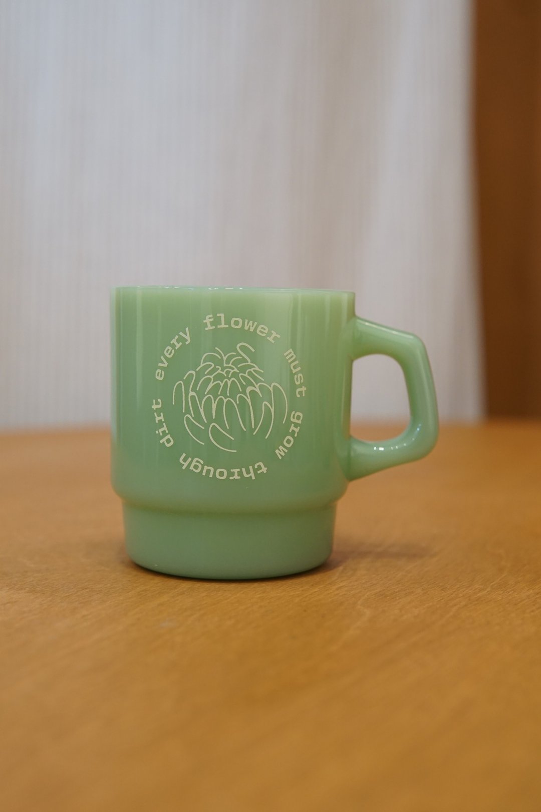 GOC 复古翡翠马克杯 - Every Flower Must Grow Through Dirt - 咖啡杯/马克杯 - 玻璃 绿色