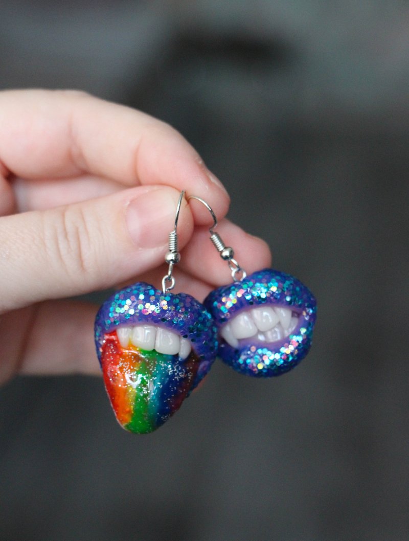 Rainbow Lips glitter earrings - 耳环/耳夹 - 粘土 多色