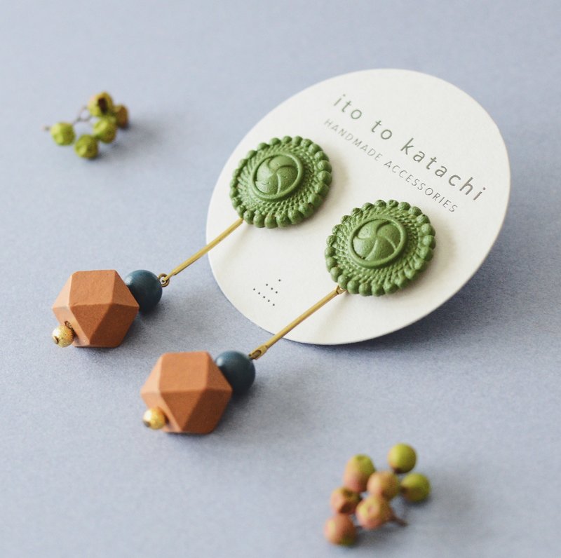 Oven clay earrings, Aster, Olive - 耳环/耳夹 - 陶 绿色