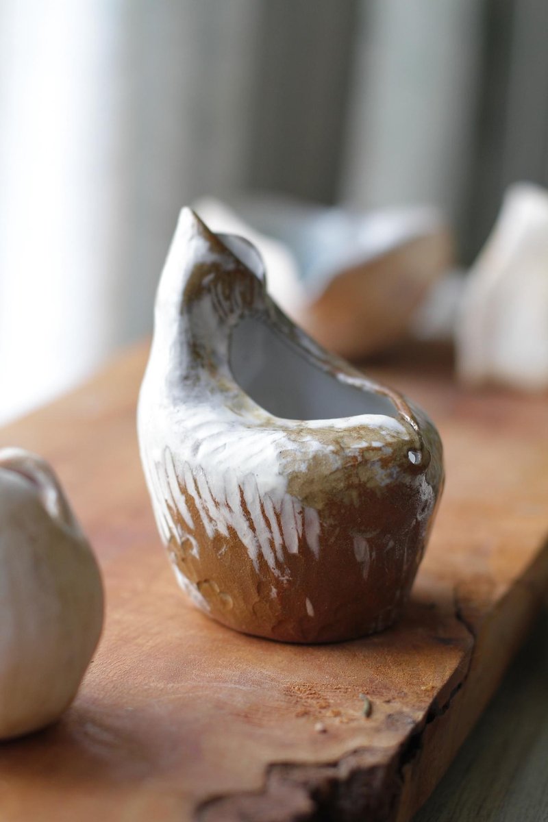 纯手捏仿鸟形陶瓷小花器/花瓶 - 花瓶/陶器 - 陶 白色