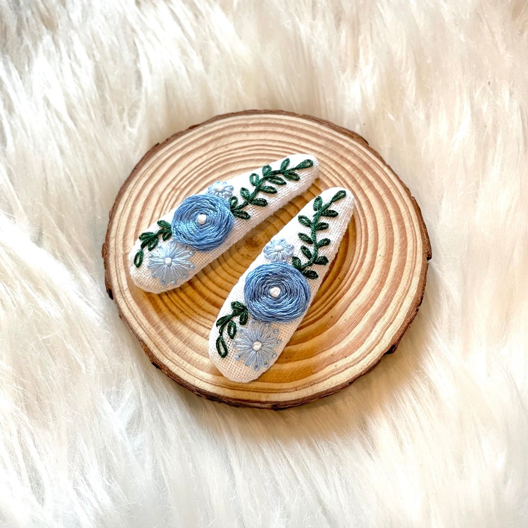 刺绣蓝色花卉发夹 - 两件套 手工刺绣发夹 - 发饰 - 棉．麻 蓝色