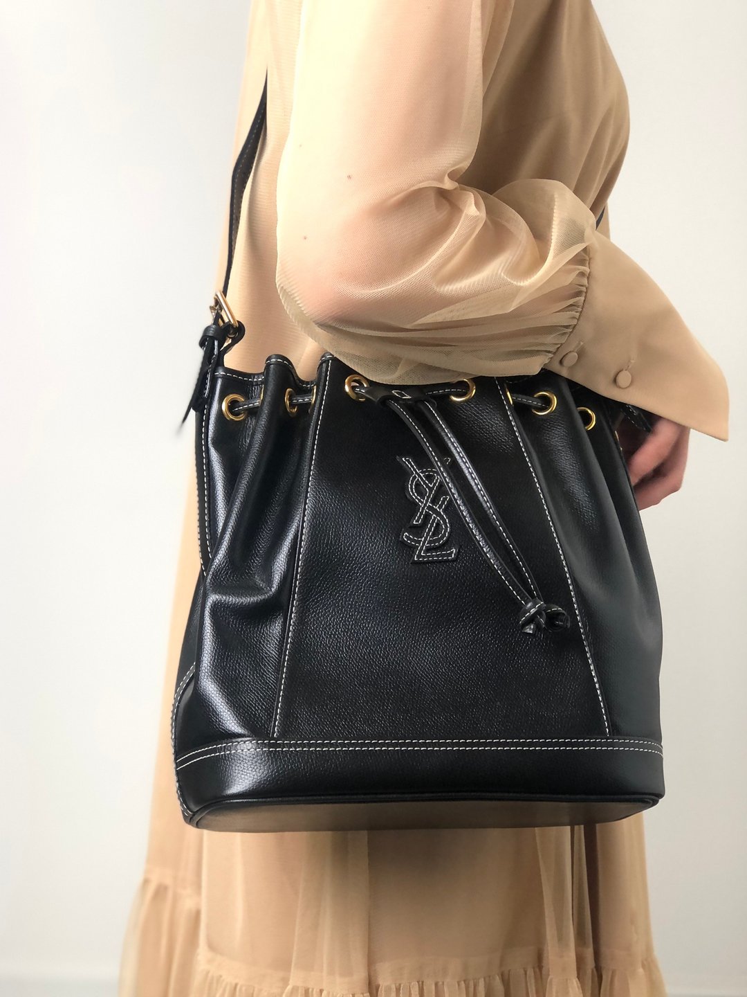 【日本直送 名牌中古包】Yves Saint Laurent YSL 侧背包 黑色 皮革 缝线 束口袋 2my7rj - 侧背包/斜挎包 - 真皮 黑色