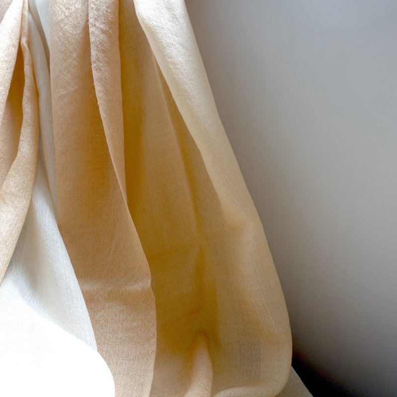 【月色大地】100% Cashmere・钻石织・手染渐层・精品级羊绒披肩 - 围巾/披肩 - 羊毛 卡其色