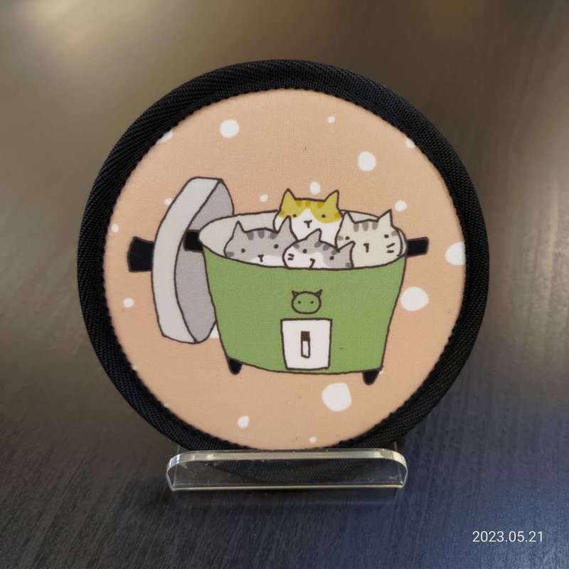 三猫小铺-潜水布超吸水杯垫-电锅猫(插画家:猫小姐) - 杯垫 - 其他人造纤维 