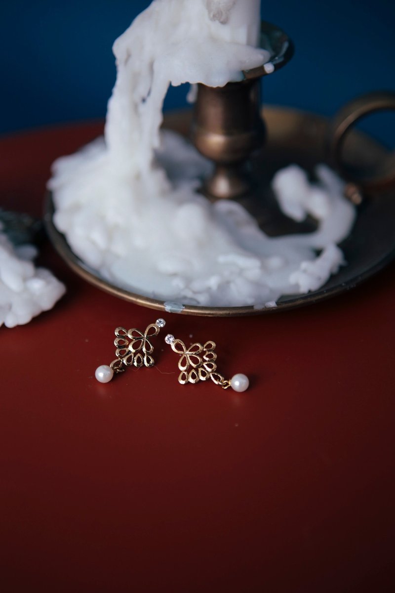 COR-DATE / 镂空小花束耳环 - 耳环/耳夹 - 其他材质 